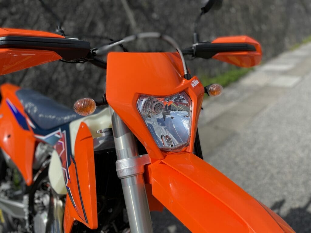 今お目に掛かるのは超貴重!? KTM 250 EXP TPIをレビュー!!!! | 沖縄の