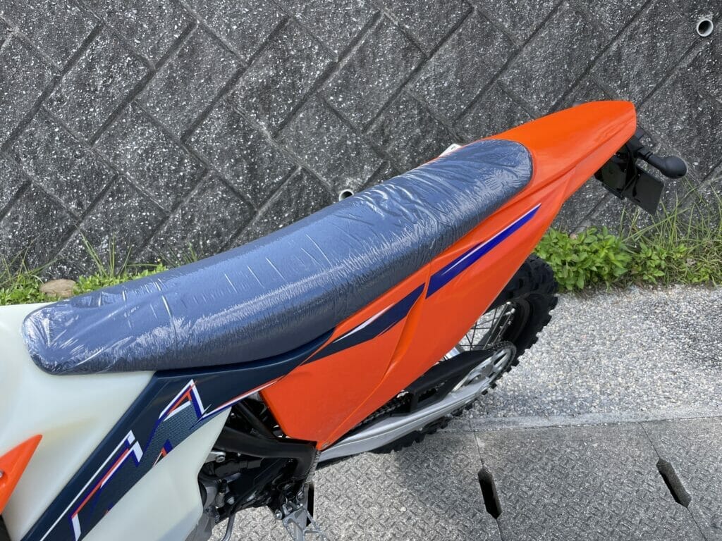 今お目に掛かるのは超貴重!? KTM 250 EXP TPIをレビュー!!!! | 沖縄の