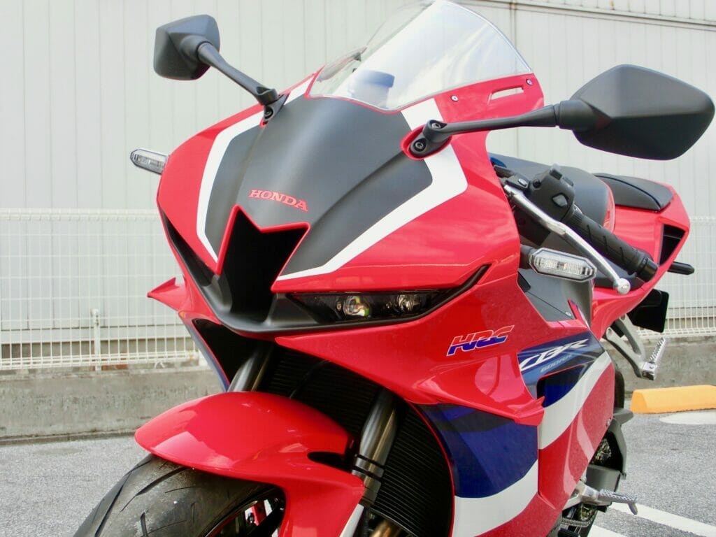 サーキット性能を身に纏った最強ストリートウェポン。HONDA CBR600RRレビュー !!!! |  沖縄の新車/中古バイク・パーツは沖縄専門【クロスバイク】