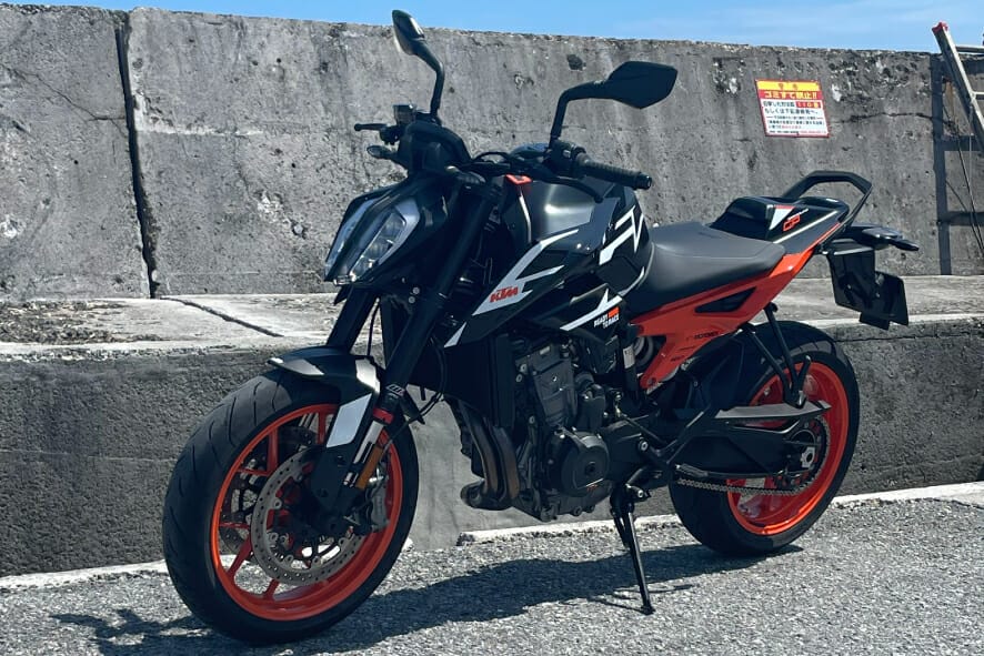 KTM 890 DUKE最新バイクレポート 2023年10月号 | 沖縄の新車/中古