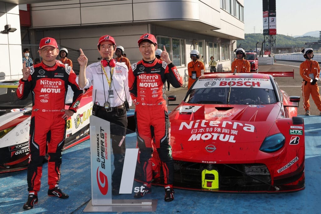GT500 Niterra MOTUL Zが完勝！Nissan Z が見事ワン・ツーフィニッシュ