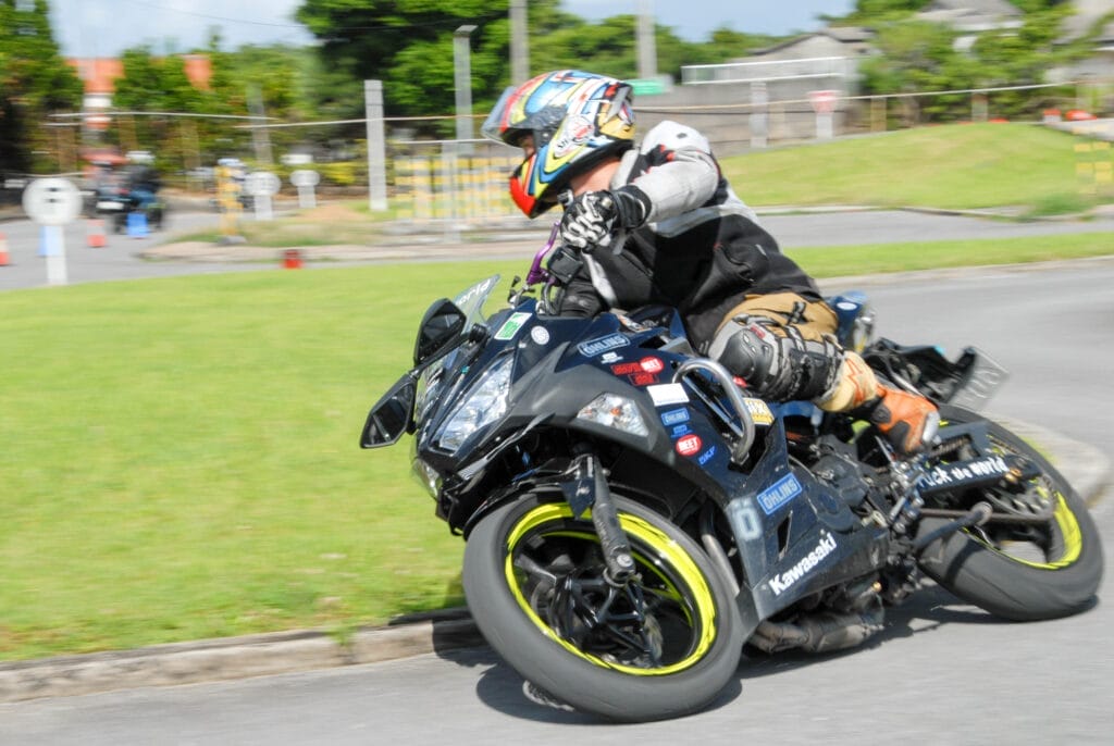 上原なな 一緒に走ろうジムカーナ!! | 沖縄の新車/中古バイク・パーツは沖縄専門
