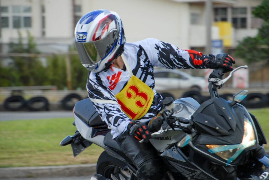 一緒に走ろうジムカーナ!! | 沖縄の新車/中古バイク・パーツは沖縄専門