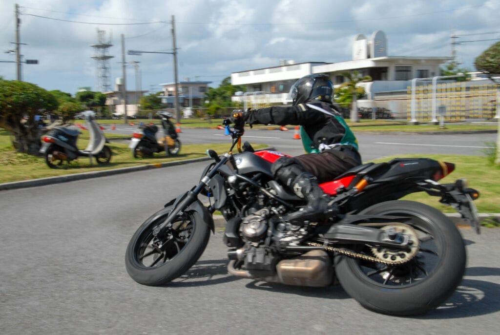 一緒に走ろうジムカーナ!! | 沖縄の新車/中古バイク・パーツは沖縄専門