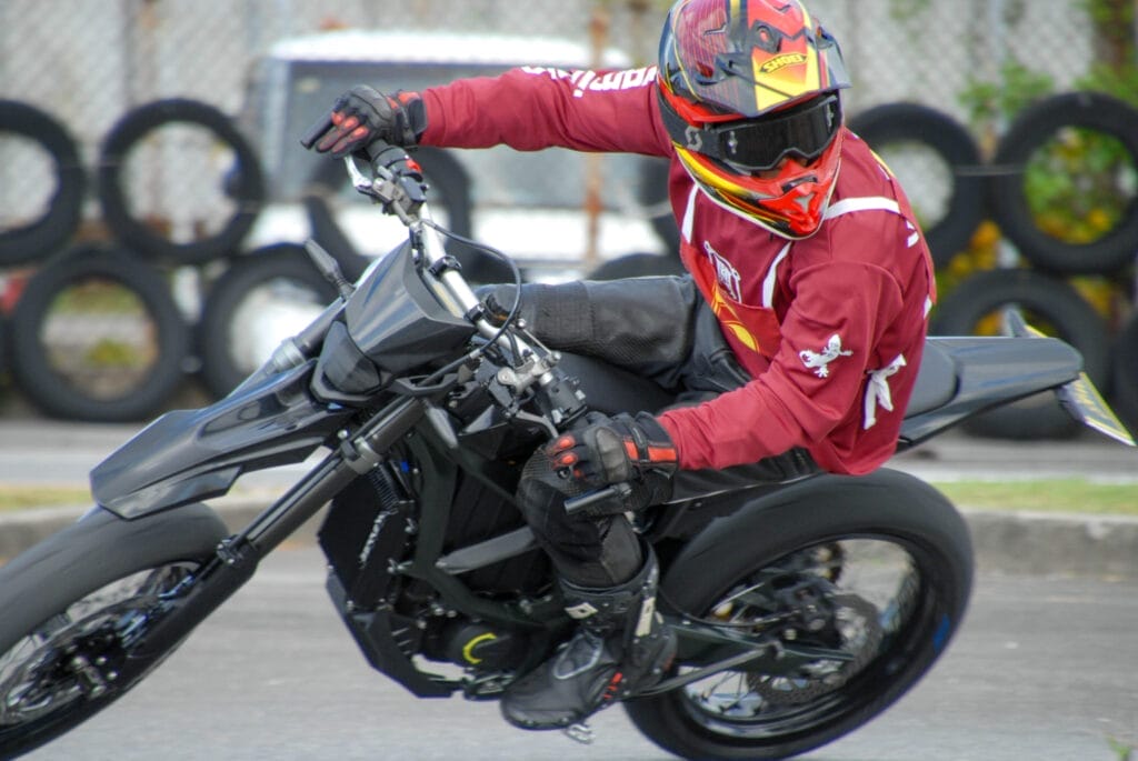 一緒に走ろうジムカーナ!! | 沖縄の新車/中古バイク・パーツは沖縄専門