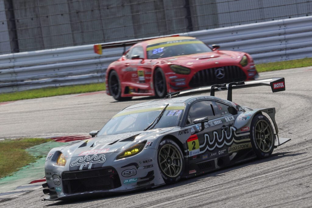 真夏のレースで平良＆翁長が奮闘！ | 沖縄の中古車は沖縄専門【クロス