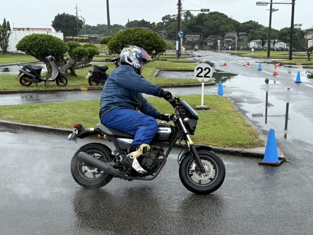やっちゃえ、ジムカーナ!! | 沖縄の新車/中古バイク・パーツは沖縄専門