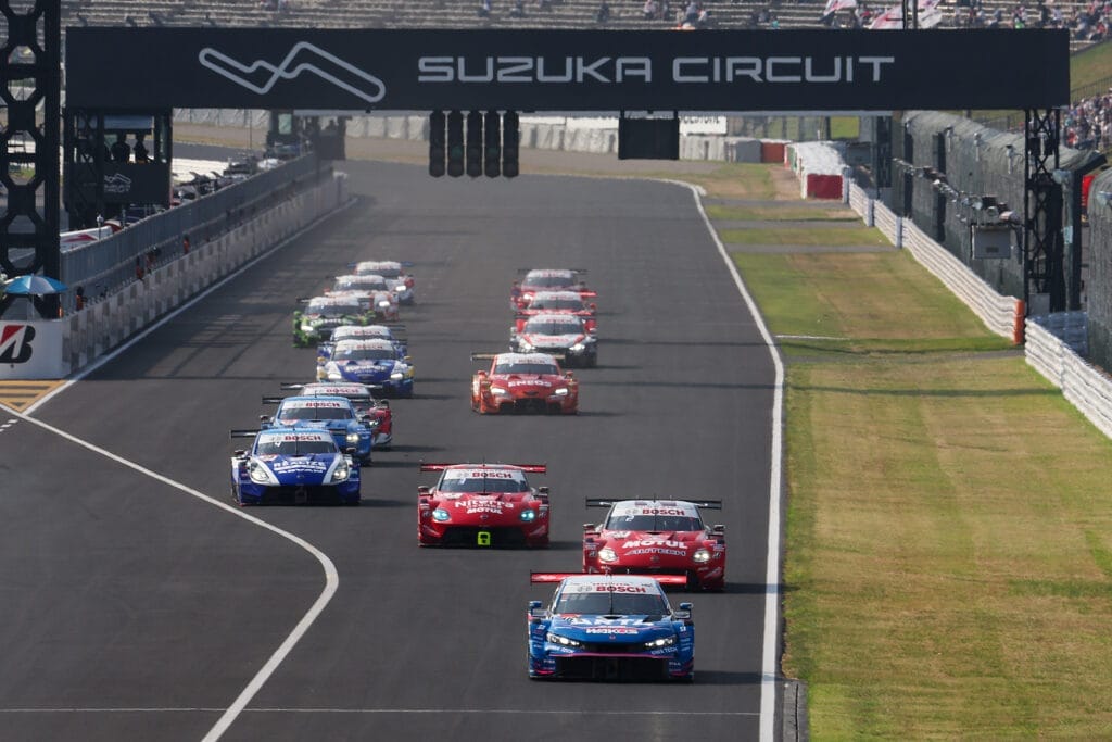 Supraの連勝をストップ、No.23 MOTUL AUTECH Zが勝利！ | 沖縄の中古車