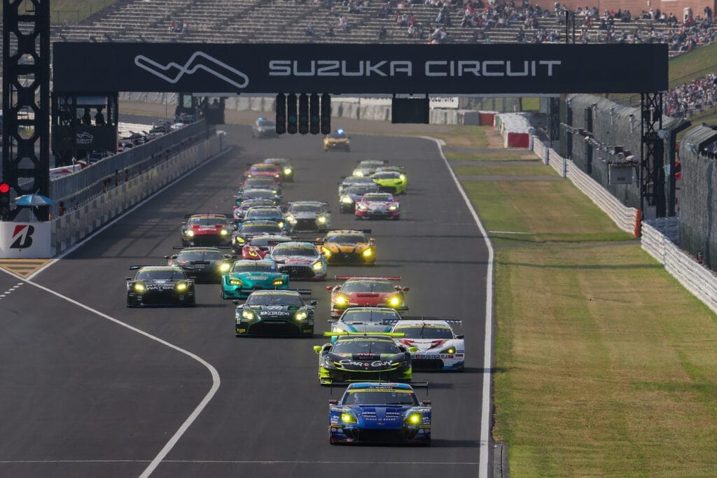 Supraの連勝をストップ、No.23 MOTUL AUTECH Zが勝利！ | 沖縄の中古車