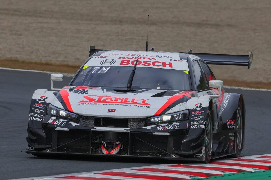 au TOM'S GR Supraが優勝！史上初の3連覇達成!! | 沖縄の中古車は沖縄